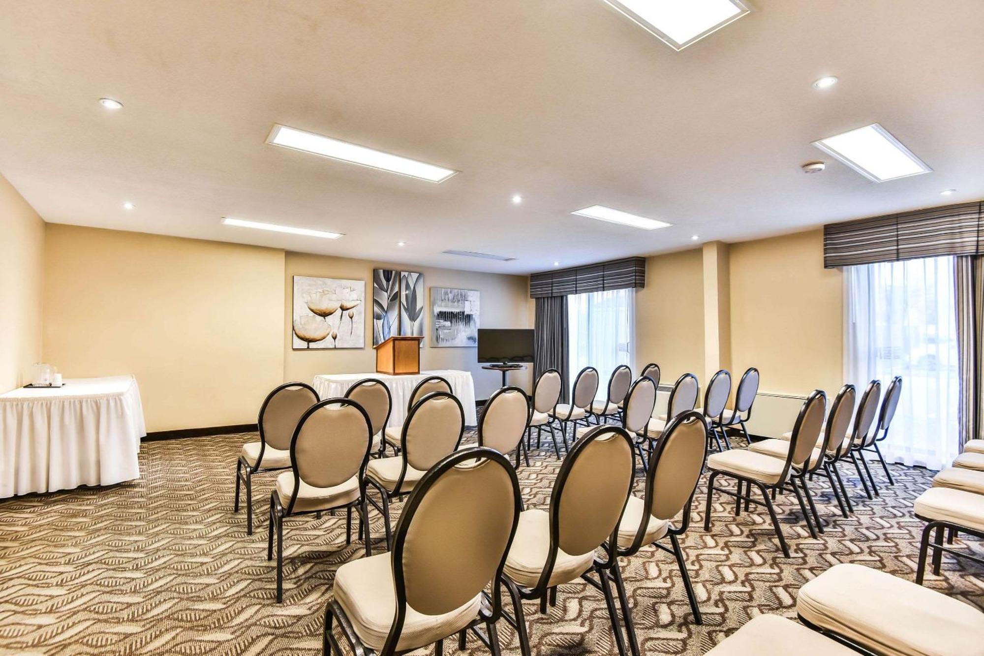 Comfort & Ambassador Bridge Hotel