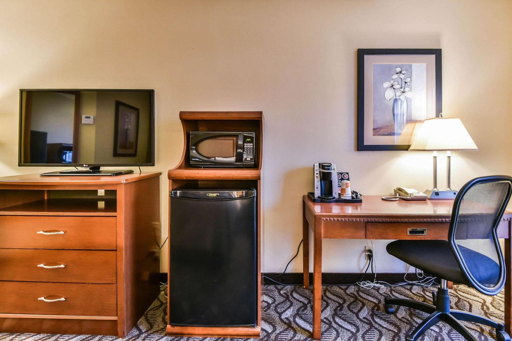 Comfort & Ambassador Bridge Hotel