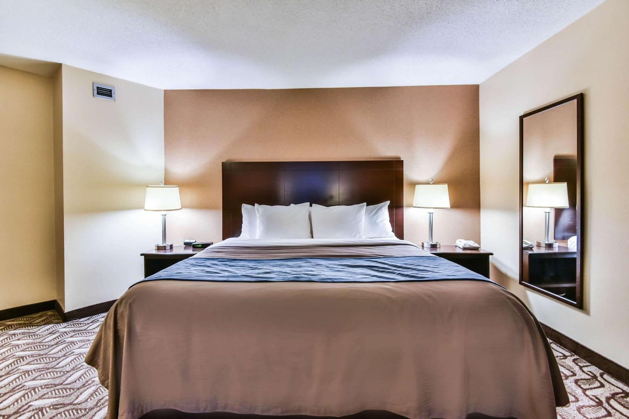 Hotel Comfort & Ambassador Bridge 3*