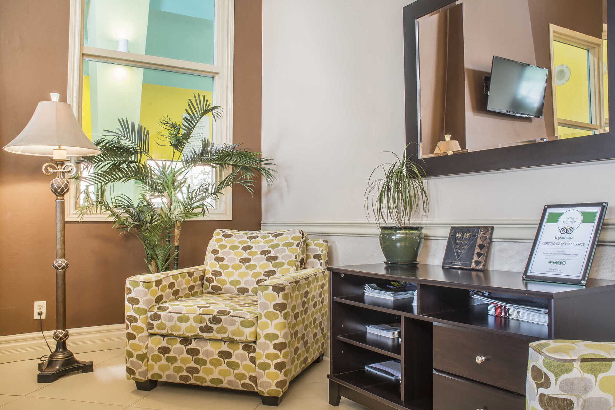 Comfort & Ambassador Bridge Hotel