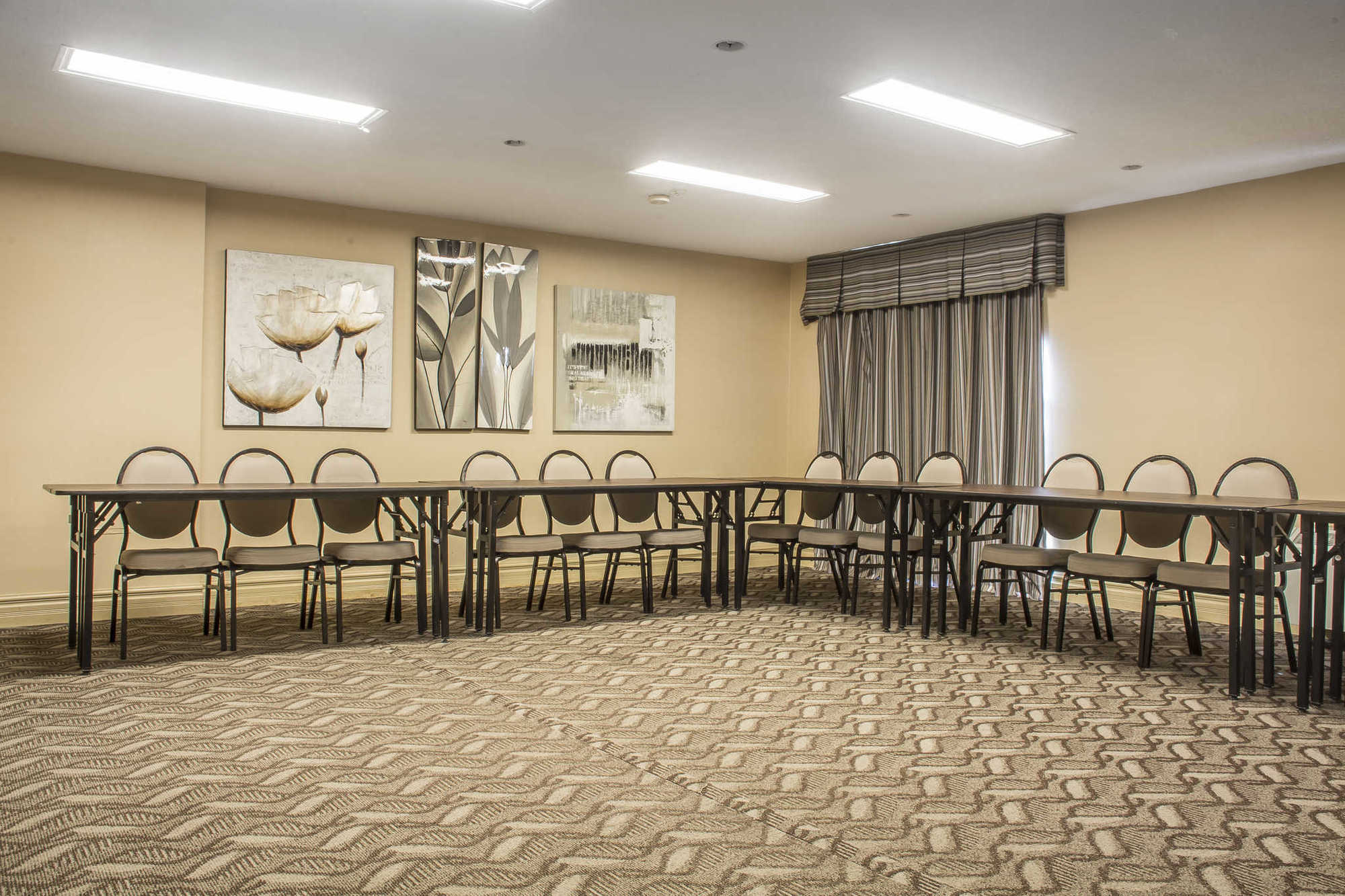 Comfort & Ambassador Bridge Hotel 3*