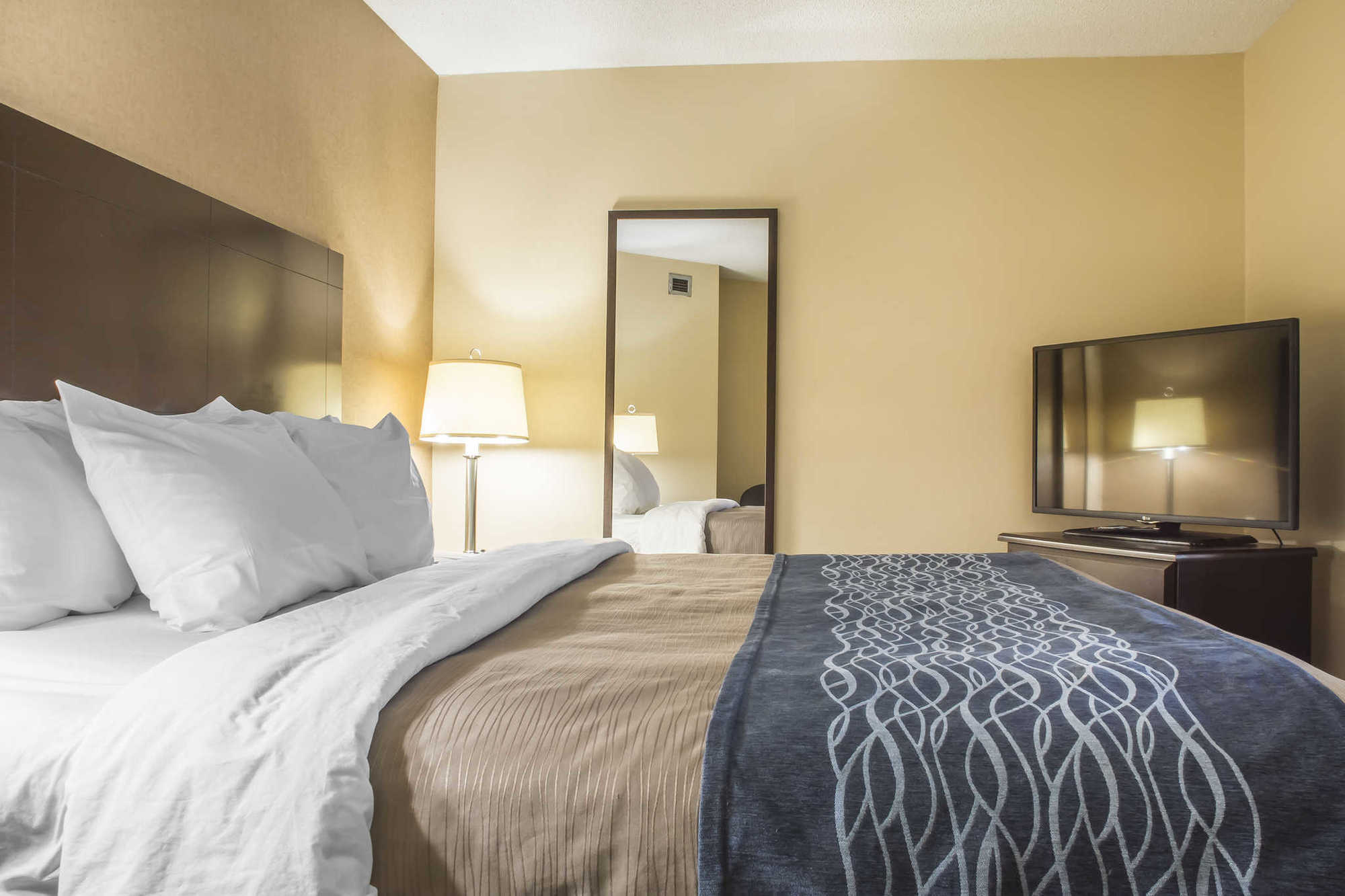 Comfort & Ambassador Bridge Hotel 3*