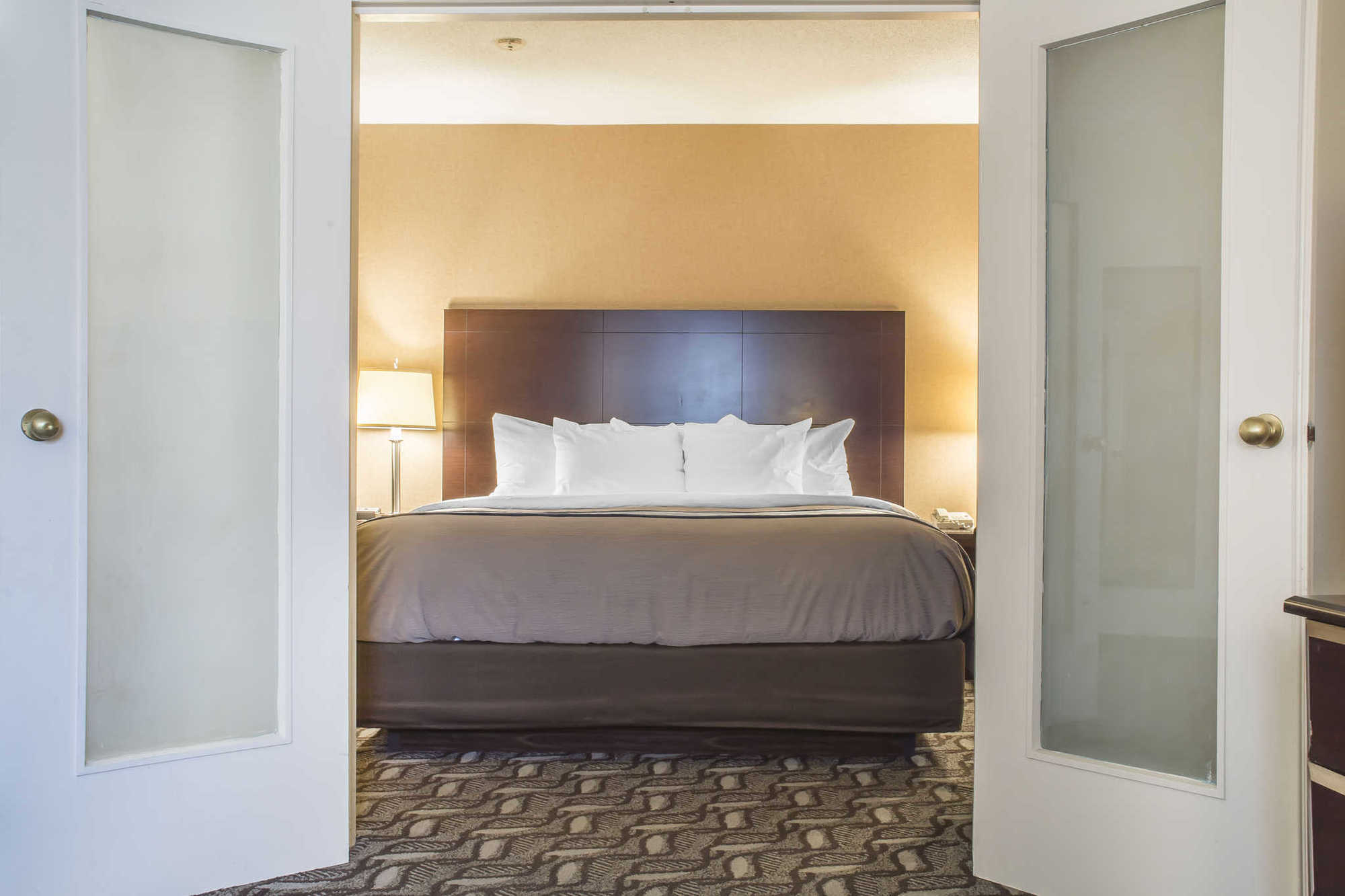Comfort & Ambassador Bridge Hotel Windsor